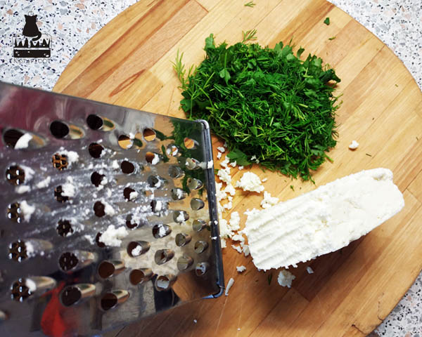Как приготовить кукурузные лепешки с сыром и зеленью