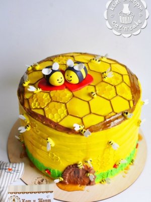 Торт «Медовик с пчёлками»
