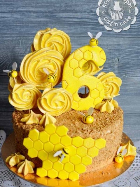 Торт-медовик с весёлыми пчёлками