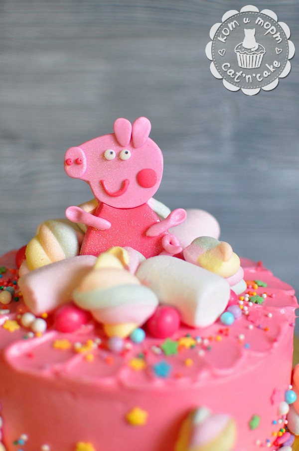 Розовый торт «Свинка Пеппа»