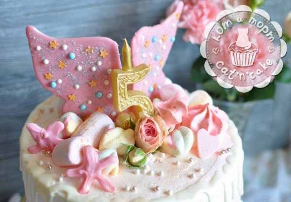 Торт с розовыми крыльями