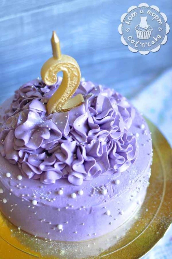 Фиолетовый торт с рюшечками