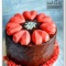Шоколадный торт с красными сердцами