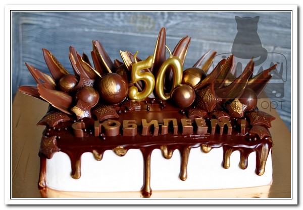 Белый торт с шоколадом на 50-летие
