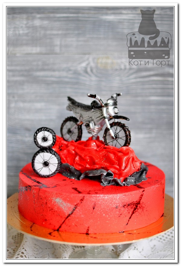 Красный торт с мотоциклом Эндуро