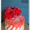 Торт с живыми красными розами