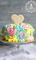 Торт с разноцветными цветами