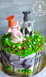 Необычный свадебный торт с троллями