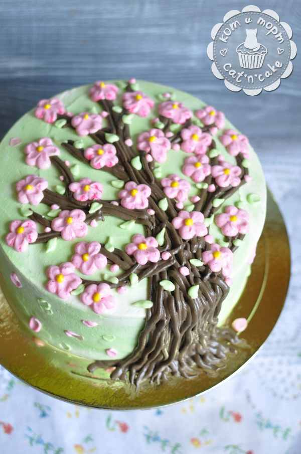 Торт с цветущей сакурой