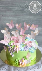 Торт с розовыми бабочками