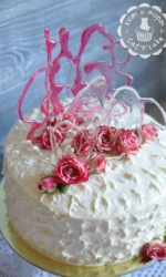 Торт с розами и карамелью