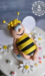 Пчёлка на торте