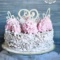 Красивый бело-розовый торт