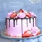 Розовый торт с клубникой и розами