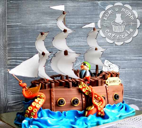 Торт-корабль с пиратом и щупальцами