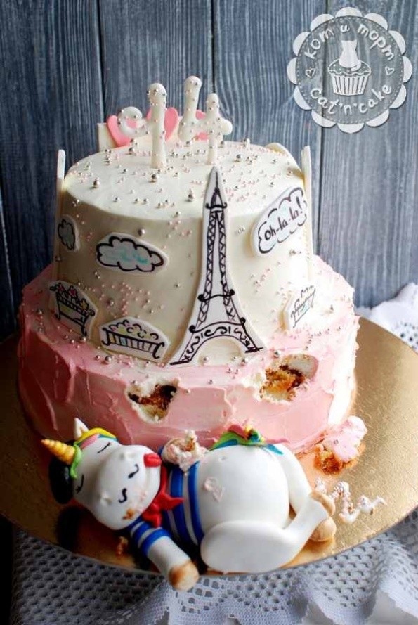 Торт с единорогом-французом в Париже