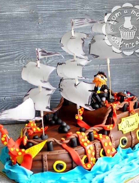 Торт-корабль с пиратом и осьминогом