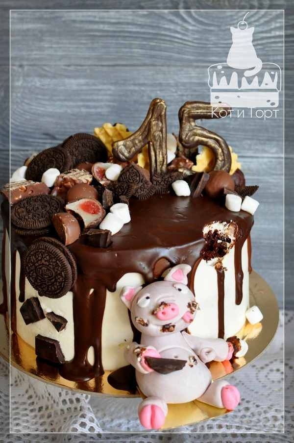 Шоколадный торт со свиньёй