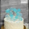 Белый торт с голубыми леденцами