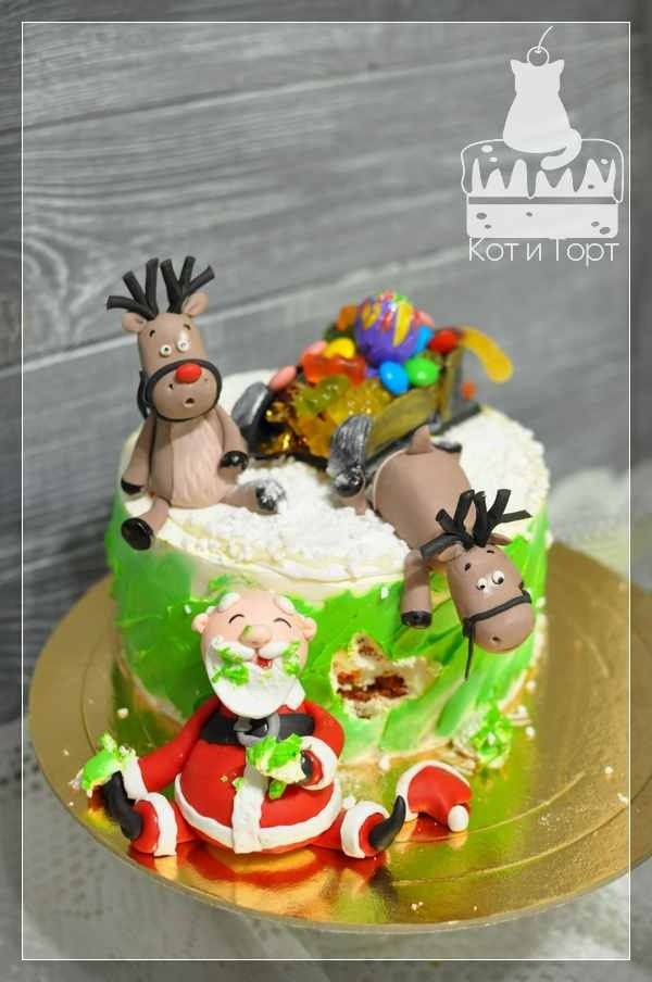 Новогодний торт Санта и олени
