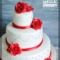 Белый трёхъярусный свадебный торт