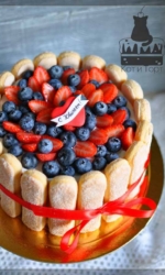Торт с ягодами и савоярди