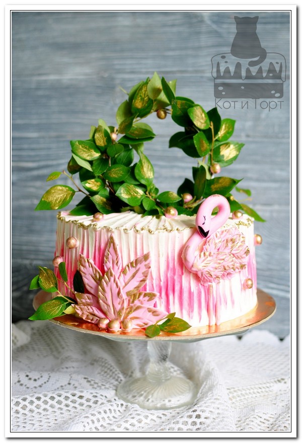 Торт с розовым фламинго
