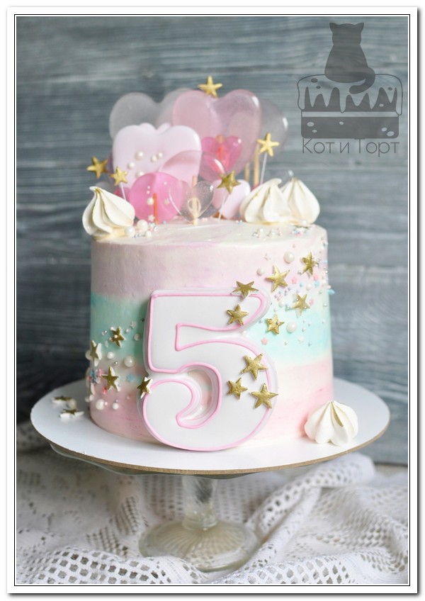Розовый торт на 5 лет